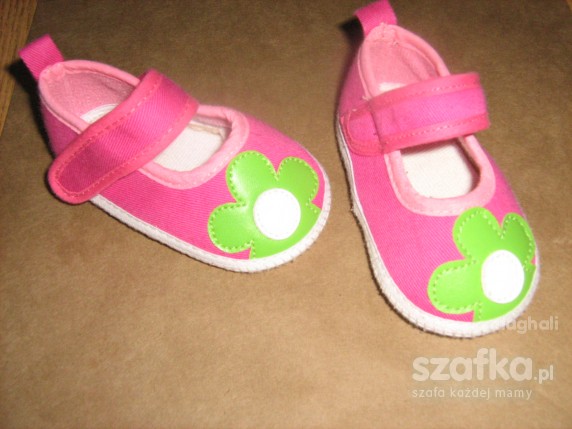 Sliczne rozowe z zielonym kwiatem