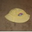 żółty kapelusik