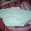 Śliczny biały sweterek dla noworodka