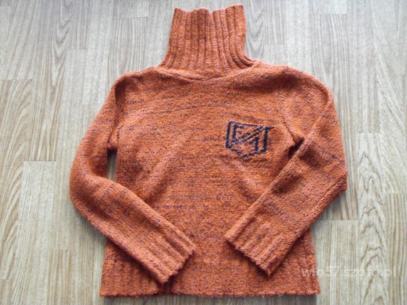 Pomarańczowy sweterek na zimę