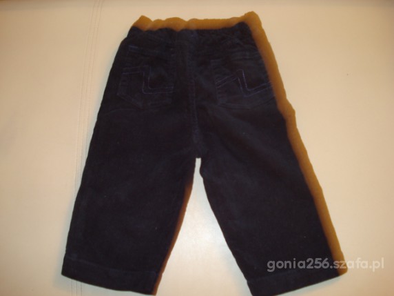 granatowe sztruksowe spodnie
