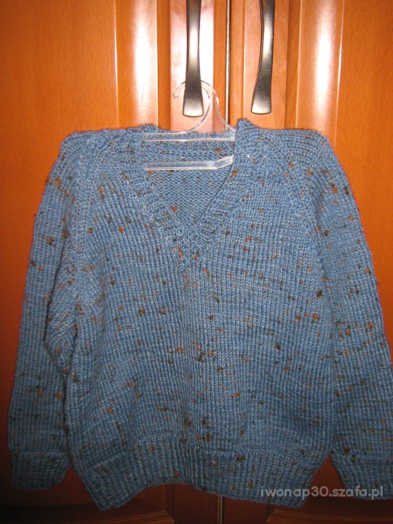 Niebieski dziecięcy sweterek