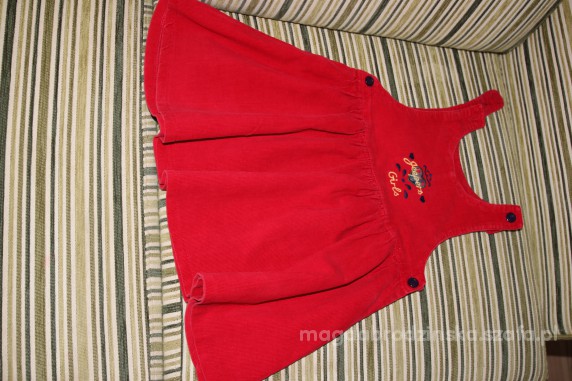 czerwona sztruksowa sukienka