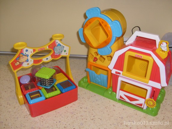 Grająca i świecąca farma Fisher Price oraz klocki