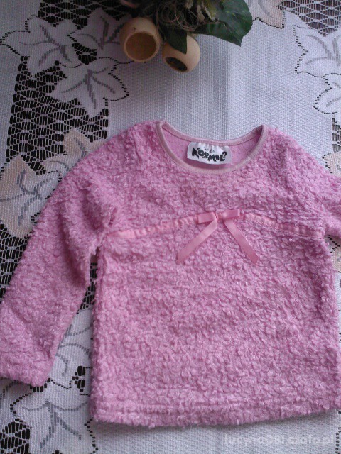 rózowiutki sweterek z kokardka