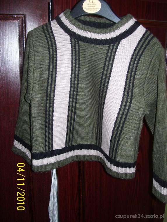 oliwkowo kremowy sweterek w paski