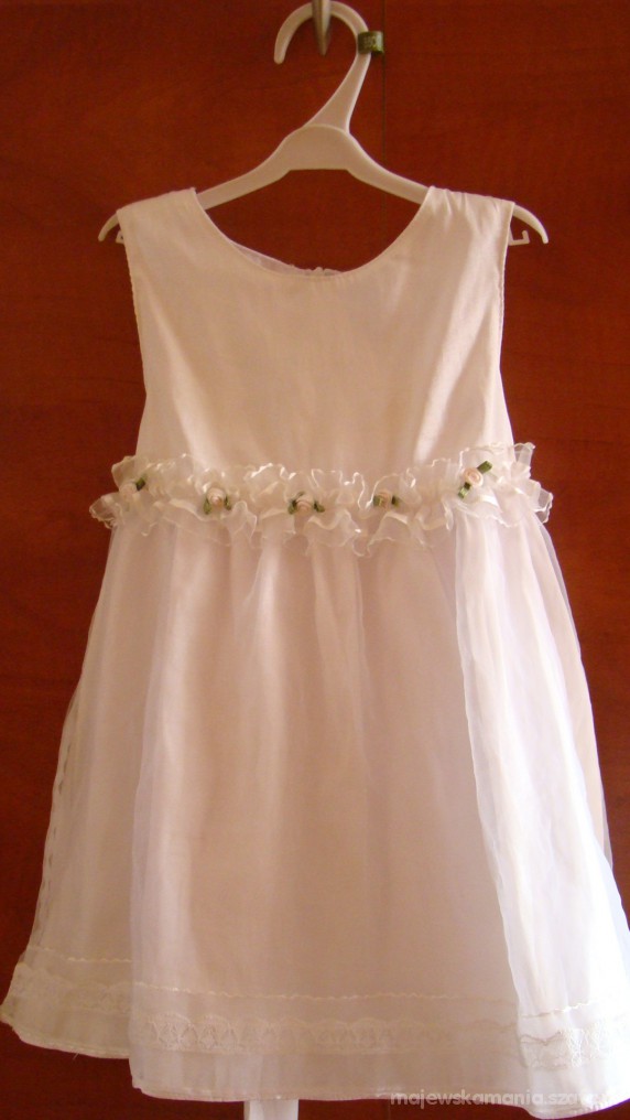 Biała sukieneczka