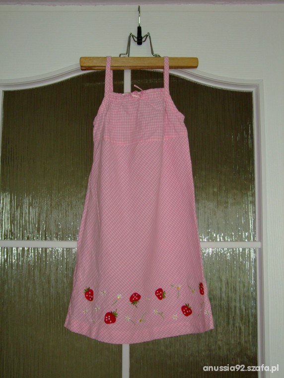 Różowa sukienka