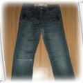 modne spodnie jeans z dziurami