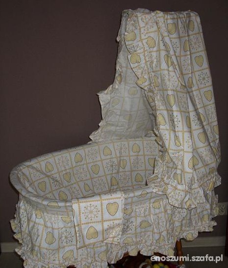 wilinowe łóżeczko na kółkach