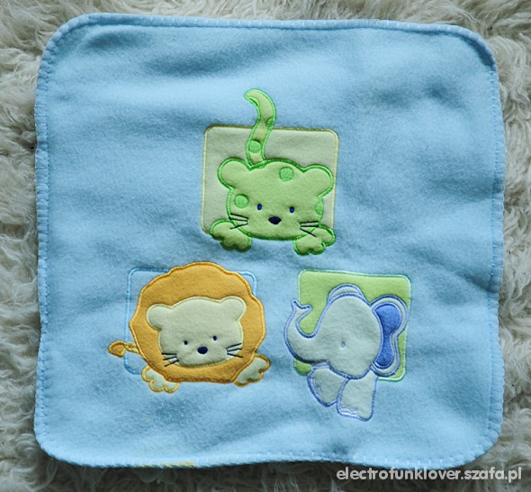 Polarowa poszewka ze zwierzątkami