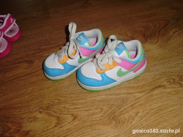 Kolorowe buciki Nike