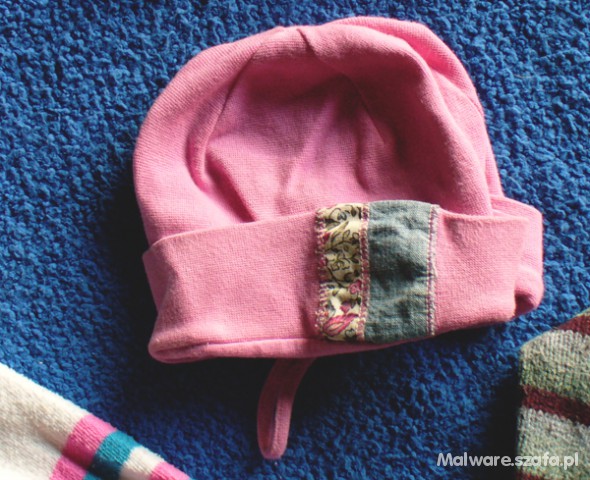 różowa czapka