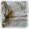 kremowy sweterek wełniany