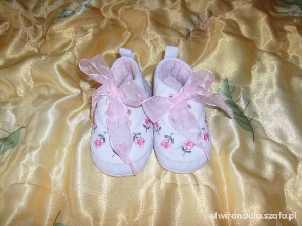 cudne buciki dla małej księżniczki