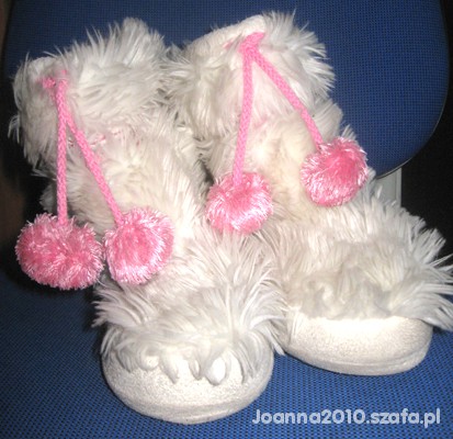 Białe futrzaki rozmiar 33