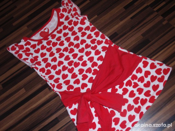 Sukieneczka w serduszka 98