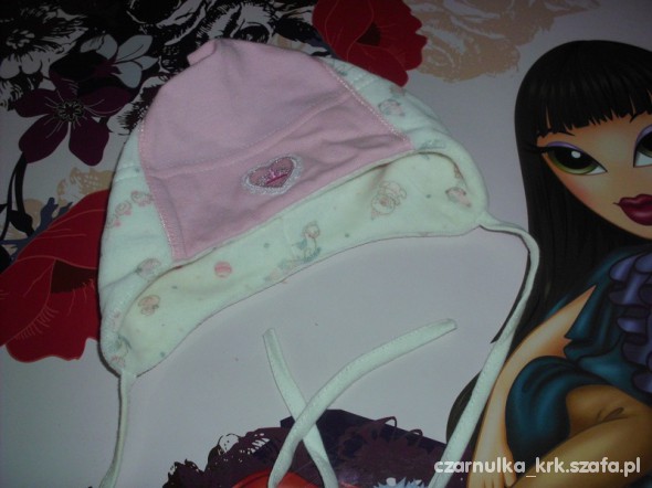 AKSAMITNA CZAPECZKA ROZ 40