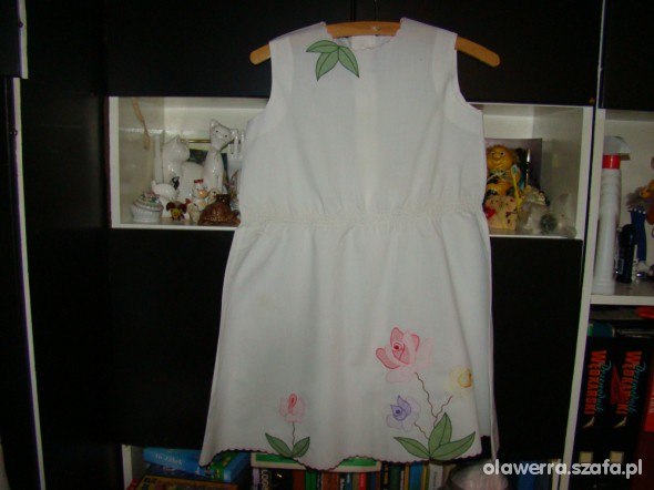 biała śliczna sukieneczka dla dziewczynki134