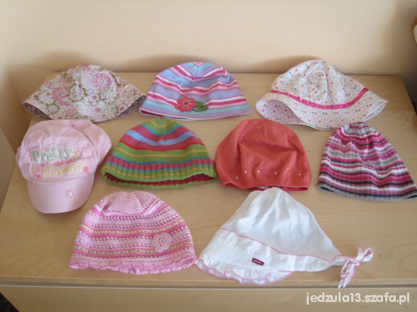 czapeczki Każda za 7 zł