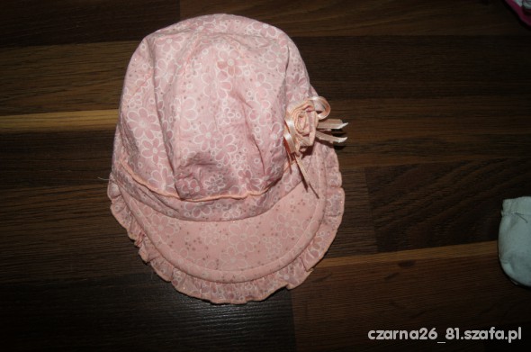 czapeczka z różyczką