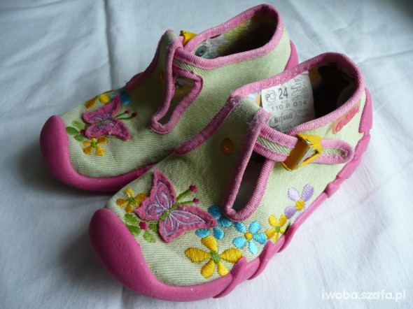 Letnie buciki z motylkiem 24