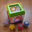 FISHER PRICE WIADERKO SORTER KLOCKI SENSORYCZNE