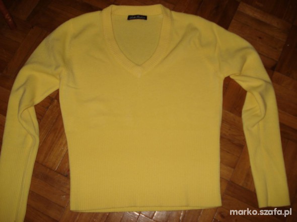 żółty sweterek
