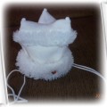 biała zimowa czapeczka z biedronką i rogami