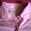 różowa koszula w groszki