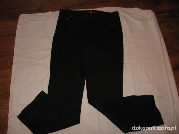 Wizytowe czarne spodni rozmiar 152