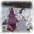 pierwszy śnieg i pierwszy zimowy przyjaciel