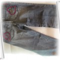 spodnie jeansowe z serduszkami 122