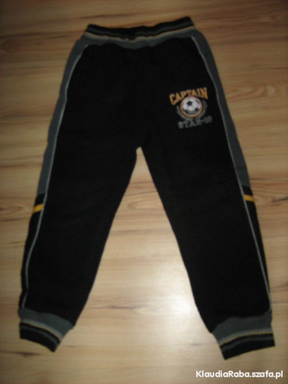 Czarne spodnie dresowe 110 116