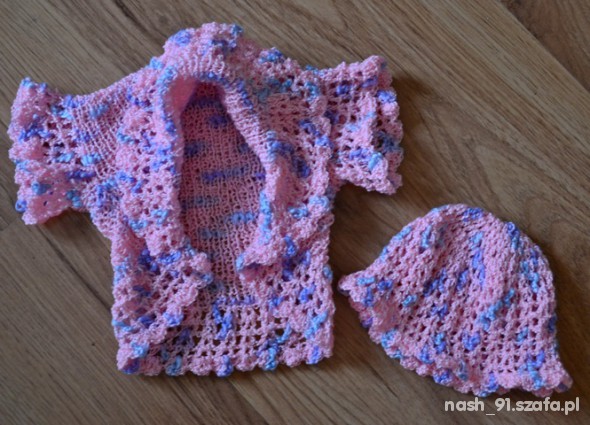 Różowo fioletowy sweterek bolerko z czapeczką