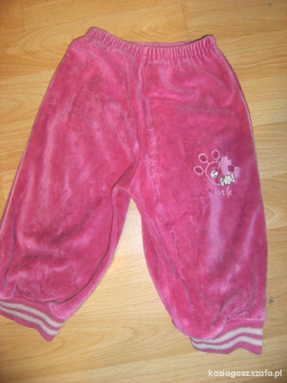 Różowe spodnie dresowe
