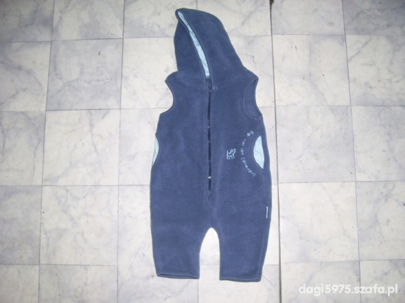 Śliczny ciepły pajacyk