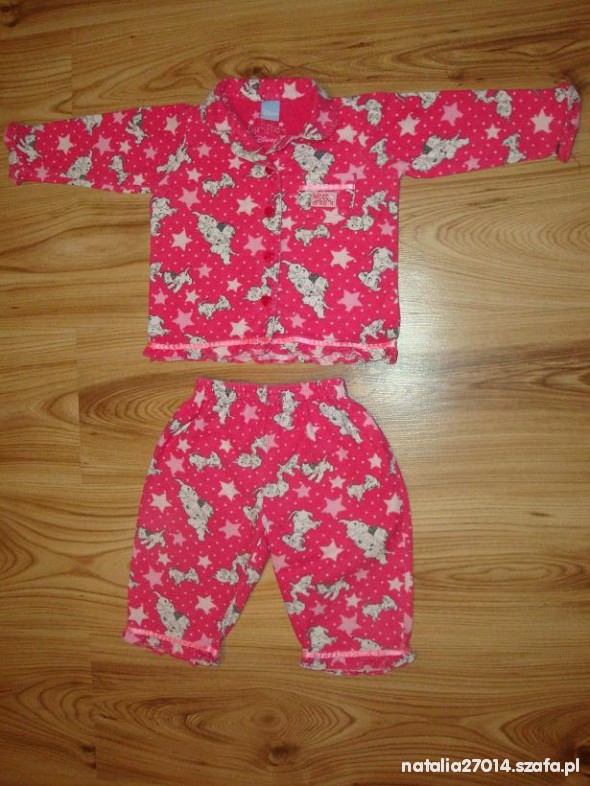 różowa piżamka w dalmatyńczyki 74
