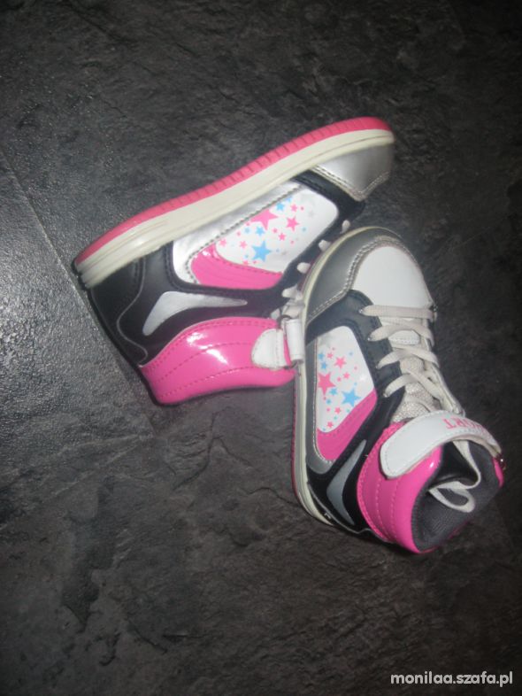 BUTYTRAMPKIADIDASY LAKIERKI