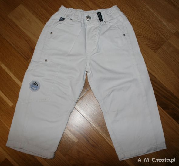 białe spodnie