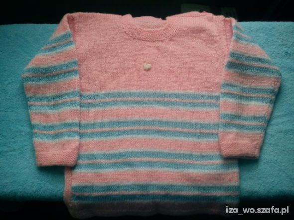 Różowy sweterek w paseczki ręcznie robiony