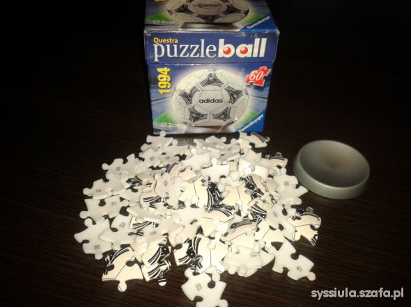 okrągłe puzzle piłka