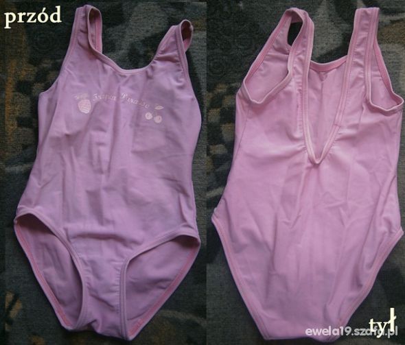 różowy strój kąpielowy