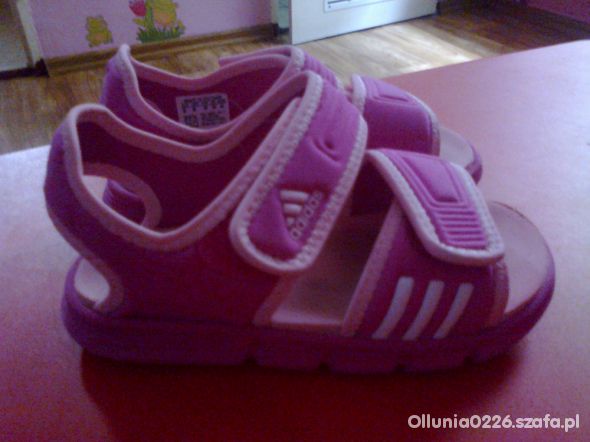 Słodkie sandałki Adidas