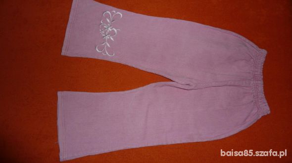 różowe spodnie 104