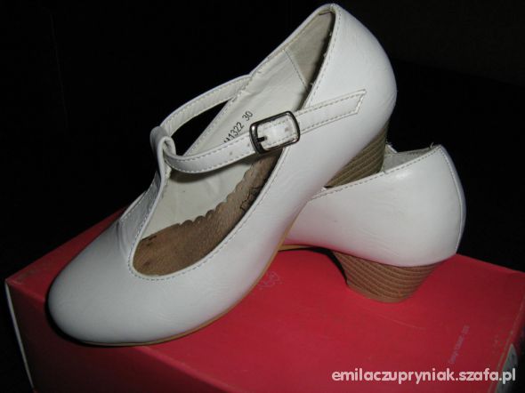 Śliczne białe komunijne lub na inną okazje