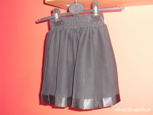 czarna plisowana elegancka spódniczka 116