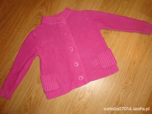 Różowy sweterek 104