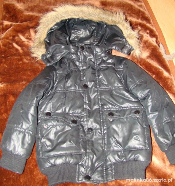 Czarna pikowan kurtka z futrem rozm 104