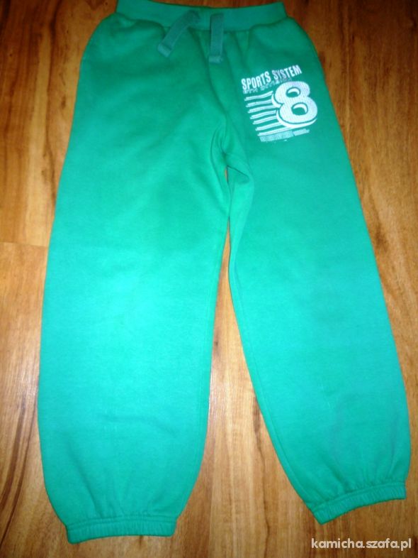 Spodnie dresowe zielone 146 cm